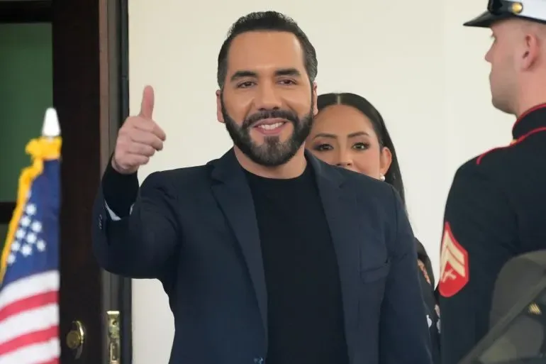 Bukele va por un tercer mandato: ¿Un nuevo caso similar al de Fujimori o líder respaldado por las urnas?